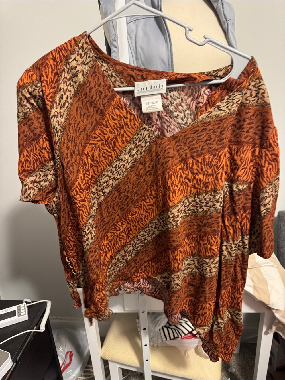 Lady Verby Orange Printed V-Neck Blouse